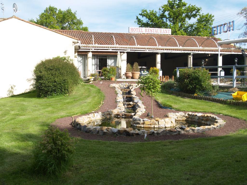 Hotel Au Relais Des Lilas Parthenay Kültér fotó