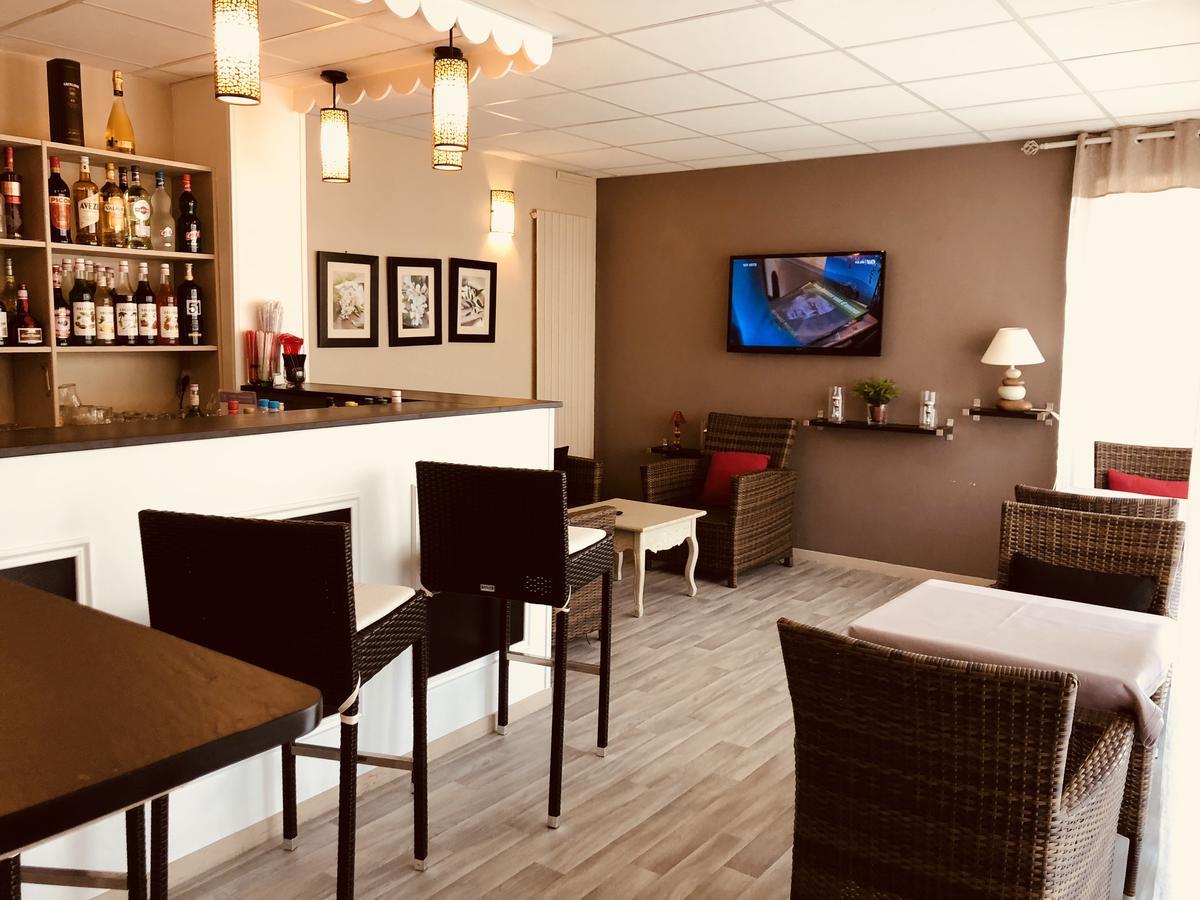 Hotel Au Relais Des Lilas Parthenay Kültér fotó